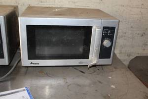 lot 982 image: Amana Household Microwave Oven