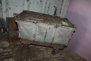 lot 1030 image: Soft-Side LinenLaundry Cart
