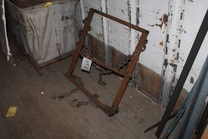 lot 1022 image: Chain Hoist System