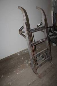 lot 1024 image: Nutting Truck and Caster Co. 2-Wheel Hand Truck 16-12