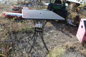 lot 1019 image: Wire Mesh Top Patio Umbrella Table