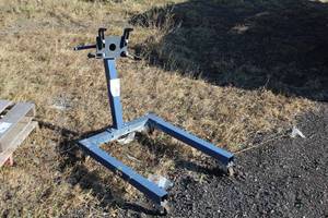 lot 797 image: Engine Stand