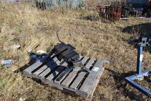 lot 796 image: Reese TowPower 14k Classic 5th Wheel Hitch Assembly