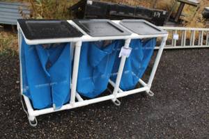 lot 1040 image: Laundry Bin Cart 3-bin