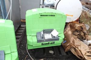 lot 1042 image: Sperian Fend-All Pure Flow 1000 Emergency Eye Wash Station