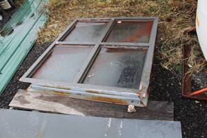 lot 1045 image: House Window 4-Pane