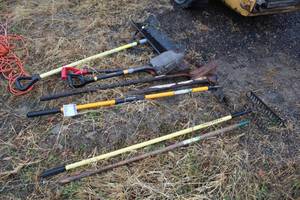 lot 1050 image: Lot of (8) Snow Shovel, Garden Rakes, Spades, Shovels, Yard Tools