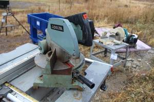 lot 1060 image: Delta Motorized Miter Box Saw 10 34-080