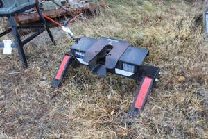 lot 1064 image: Reese TowPower 15K Classic 5th Wheel Hitch Assembly