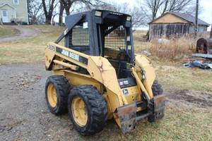lot 757 image: John Deere Skid Steer Loader 5575