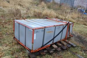lot 756 image: Liquid Anti Icing Commercial Plastic Tank with Metal Stand