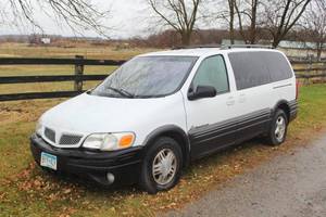 lot 754 image: 2001 Pontiac Montana 4-Door Mini Van