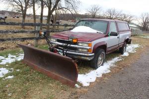 lot 753A image: 1995 GM  2-Door Regular Cab Plow Truck with Topper