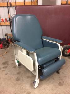 MSRP $1800&nbspLumex Deluxe Clinical Care Recliner Resident Patient Bariatric Recovery Geri Chair Extra Wide Seat 24 450Lb. Capacity- Flip Up Double Sided Trays&nbspMultiple Positions for Enhanced Patient Comfort Good Condition - Minor Wear
