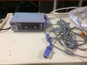 MSRP $8500 Battery Operated Nellcor OxiMax N-560 Pulse Oximeter&nbspA Compact, Affordable Bedside Monitor That Delivers Full-Size Performance - Good Working Condition