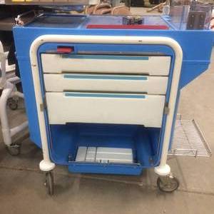 WOW MSRP $3000 Metro Lifeline Emergency Medical Center Crash Cart - Great Condition&nbsp Multiple Uses For This Heavy Duty 3 Drawer Locking Cart