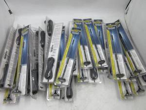 lot 21 image: Large lot of Cell phone antennas