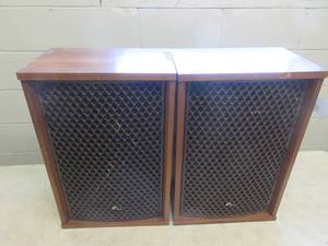 lot 61 image: Pair Of Vintage Sansui SP-2500 Speakers - 3 Way - 5 Drive (SP2500) - W Grills