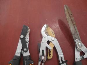 lot 87 image: FISKARS TOOL LOT OF 4