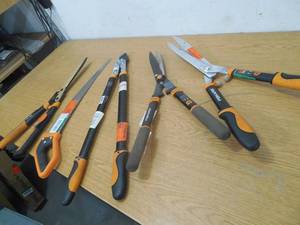 lot 103 image: FISKARS TOOL LOT.