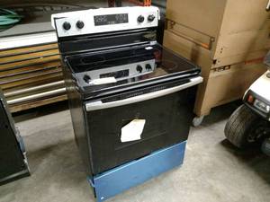 lot 478 image: Ikea Electric Range, Model IER660GS...
