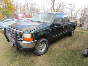 lot 10 image: 1999 Ford F250 V10