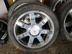 lot 13 image: Set of 22 Cadillac Wheels wBridgestone P28545R22 Tires
