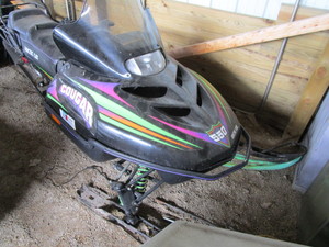 lot 12 image: Artic Cat 550 Cougar