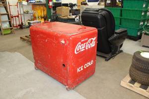 lot 444 image: Extremely Rare Vintage Coca-Cola Ice Cold Commercial Electric Cooler with Water Fountain assembly