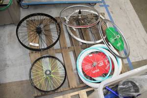 lot 457 image: Lot of (7) Bicycle Wheels, Bicycle Wheels with Tires