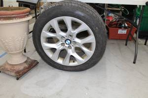 lot 465 image: BMW 19 Wheel with 25550R19 107V Tire