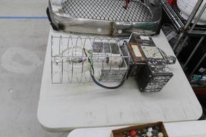 lot 467 image: Cooper Lighting Metal Halide Light Fixture with Bulb