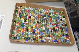lot 450 image: Lot of (1 Box) Vintage Player Marbles - Part of a 50 year collection