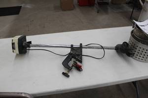 lot 463 image: Ted Williams Brand 10-Speed Electric Fishing Motor