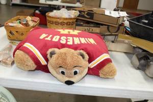 lot 503 image: Pillow Pets Minnesota Goldy Gopher Pillow