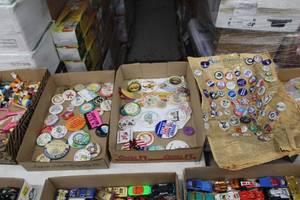 lot 475 image: Lot of (3 Boxes) 1960s and 1970s Pin-Back Buttons - Political, Pop, Beer, Sports