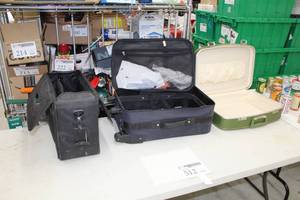 lot 512 image: Lot of (3) Green Womens Travel Case, Blue Roller Case, Black Top-Load Briefcase