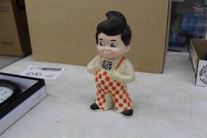 lot 520 image: Big Boy Restaurants Big Boy Ceramic Figurine 8