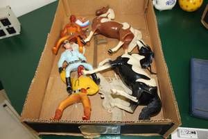 lot 471 image: Lot of (5) Marx Brothers Lone Ranger and Tonto Horses and Mint Figures and Outfits