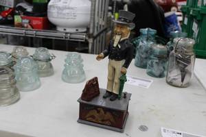 lot 526 image: Vintage Uncle Sam Coin Bank
