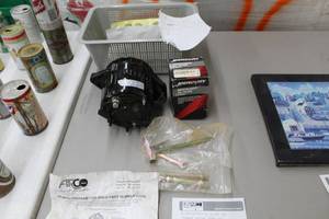 lot 513 image: Mercury Marine Motor Alternator and Mercury Mercruiser Oil Filter
