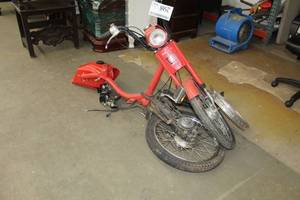 lot 298 image: 1981 Honda Hobbit PA50-II Moped Parts - Frame, Tank, Wheels and Tires, Fenders, Drivetrain