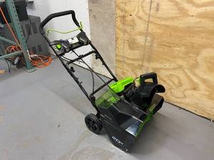 lot 3 image: GREENWORKS 80-Volt Max 20-in Single-Stage with Auger Assistance Cordless Electric Snow Blower (1-Battery Included)