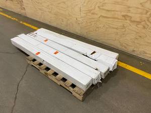 lot 12 image: HOME DECORATORS COLLECTION Lot of 5 Mixed Cases of Flooring