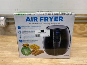 lot 34 image: GOWISE USA 3.7 Qt. Black Air Fryer with 8-Cook Presets