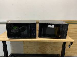 lot 42 image: MAGIC CHEF Lot of 2-   1.6 cu. ft. Countertop Microwaves in Black with Gray Cavity
