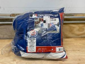 lot 61 image: Cubs 2-Piece Grandslam Multi-Color Twin Comforter Set
