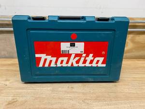 lot 68 image: MAKITA 8 Amp 1 in. Corded SDS-Plus ConcreteMasonry AVT (Anti-Vibration Technology) Rotary Hammer Drill with Handle Hard Case