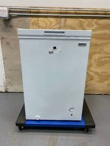 lot 87 image: IGLOO 3 cu. ft. Chest Freezer in White