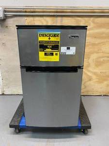 lot 89 image: MAGIC CHEF 3.1 cu. ft. Mini Fridge in Stainless Look